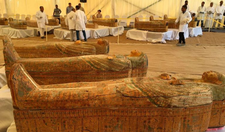 Hallan 30 sarcófagos perfectamente conservados y coloridos en Egipto: uno de los hallazgos más significativos en 100 años Hallan 30 sarcófagos perfectamente conservados y coloridos en Egipto: uno de los hallazgos más significativos en 100 años
