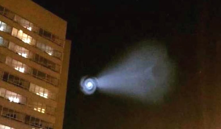 Anomalía en el cielo aterra a gran parte de Rusia. Ministerio de Defensa se pronuncia Anomalía en el cielo aterra a gran parte de Rusia. Ministerio de Defensa se pronuncia