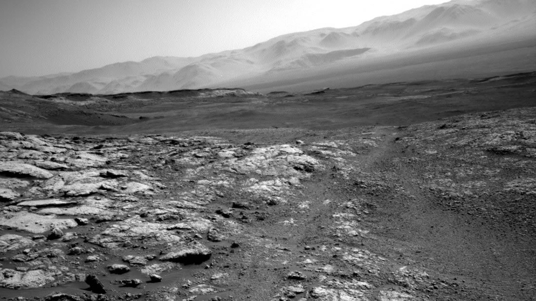 Curiosity envía una sombría imagen de Marte