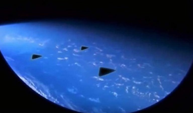 Tres objetos triangulares son vistos por astronauta desde la Estación Espacial Internacional Tres objetos triangulares son vistos por astronauta desde la Estación Espacial Internacional