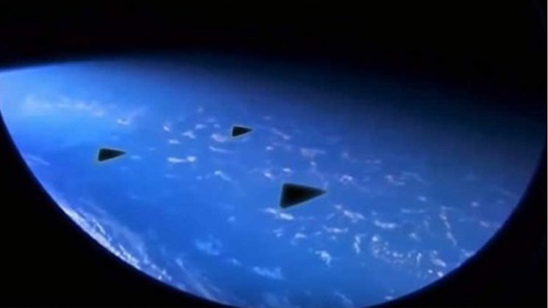 Tres objetos triangulares son vistos por astronauta desde la Estación Espacial Internacional