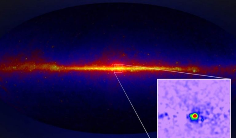 Hallan una nube de materia oscura en el centro de la Vía Láctea y está disparando rayos gamma Hallan una nube de materia oscura en el centro de la Vía Láctea y está disparando rayos gamma