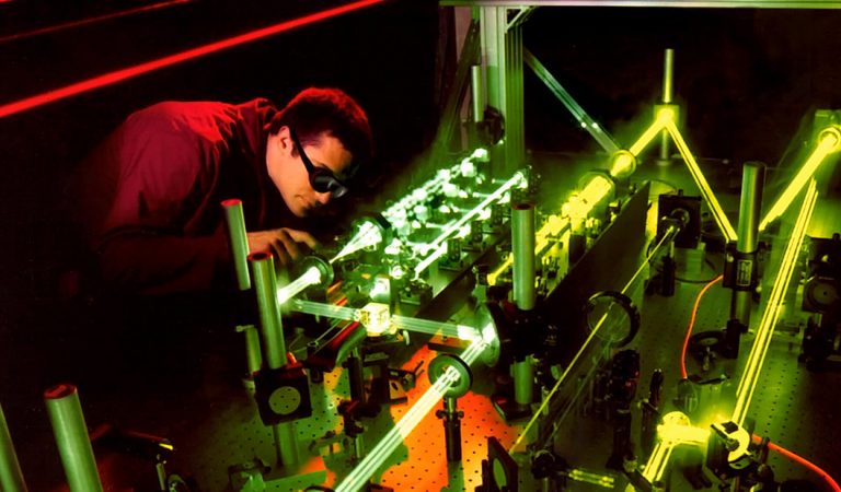 Físico planea crear un láser de rayos gamma usando antimateria Físico planea crear un láser de rayos gamma usando antimateria