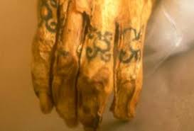 Revelan tatuajes ocultos en momias egipcias de 3.000 años