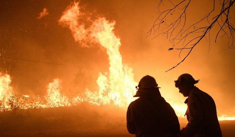 Dos incendios se unen en Australia creando un «megaincendio» que cubre 6.000 km cuadrados Dos incendios se unen en Australia creando un «megaincendio» que cubre 6.000 km cuadrados