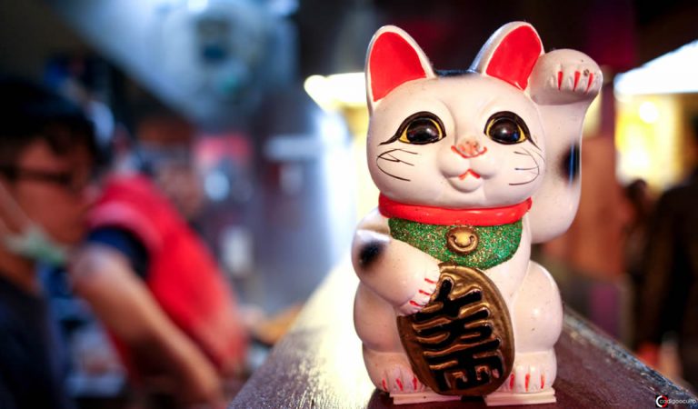 Maneki-neko: La leyenda del gato japonés de la buena suerte Maneki-neko: La leyenda del gato japonés de la buena suerte