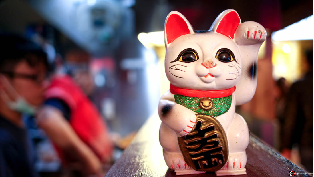 Maneki-neko: La leyenda del gato japonés de la buena suerte