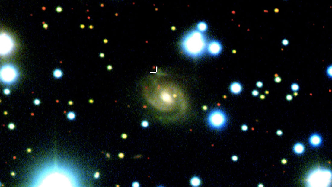 Detectan señales de radio provenientes de una extraña forma de V en una galaxia espiral