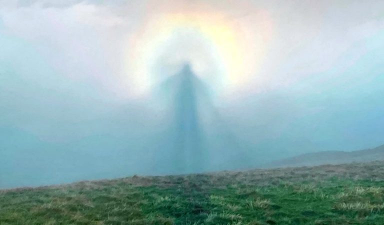 «Ángel en el cielo» es captado sobre montañas de Reino Unido «Ángel en el cielo» es captado sobre montañas de Reino Unido