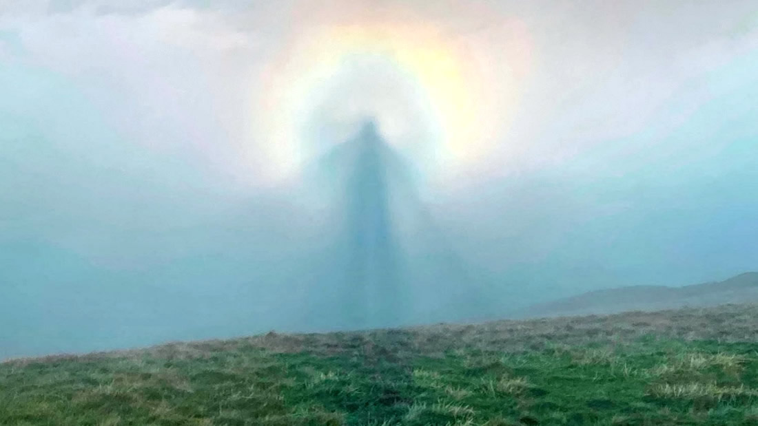 «Ángel en el cielo» es captado sobre montañas de Reino Unido