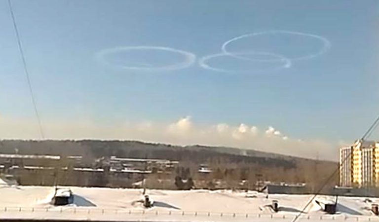 Insólitas nubes con forma de anillo aparecen en Rusia (Vídeo) Insólitas nubes con forma de anillo aparecen en Rusia (Vídeo)