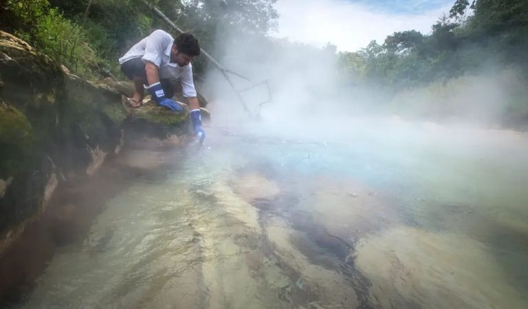 Un río hirviente existe en el Amazonas y alcanza 100 grados Celsius Un río hirviente existe en el Amazonas y alcanza 100 grados Celsius