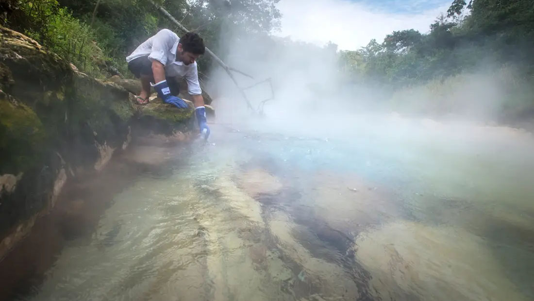 Un río hirviente existe en el Amazonas y alcanza 100 grados Celsius
