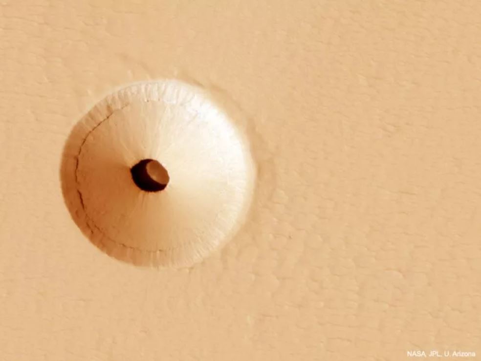 Develan un enorme y extraño agujero en Marte: entrada a una caverna subterránea