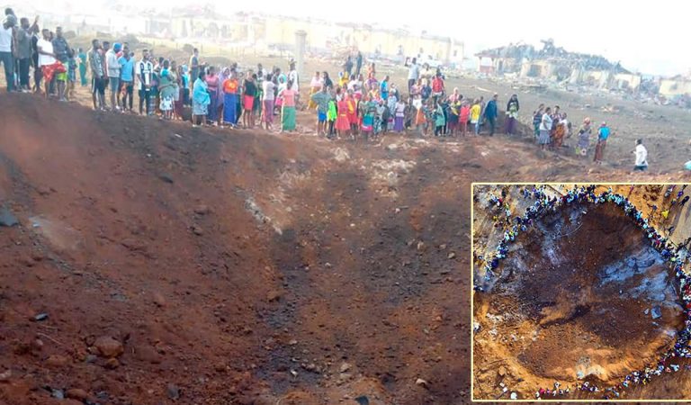 Meteorito impacta en Nigeria destruyendo casas y dejando un cráter de 21 metros Meteorito impacta en Nigeria destruyendo casas y dejando un cráter de 21 metros
