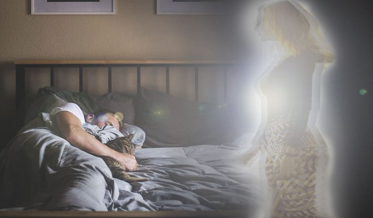 Soñar con seres queridos fallecidos: ¿un mensaje desde el más allá? Soñar con seres queridos fallecidos: ¿un mensaje desde el más allá?