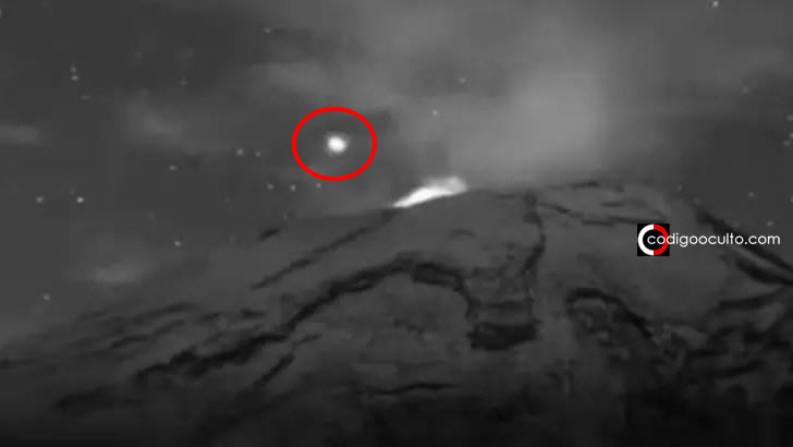 Objeto desconocido luminoso «sale» del volcán activo Popocatépetl (Vídeo)