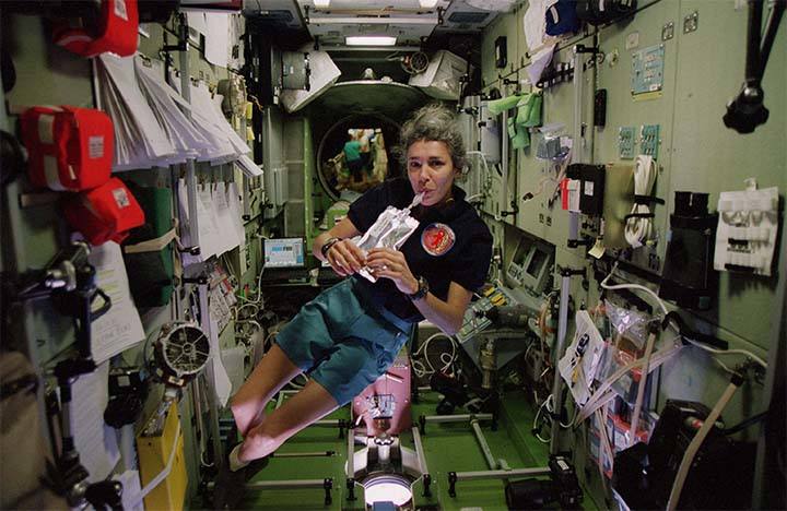 «¡La Tierra debe ser alertada!» habría gritado una Astronauta francesa antes de intentar suicidarse