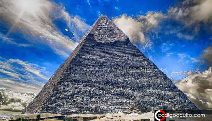Arca de la Alianza: ¿Dispositivo usado para alimentar a la Gran Pirámide de Giza?