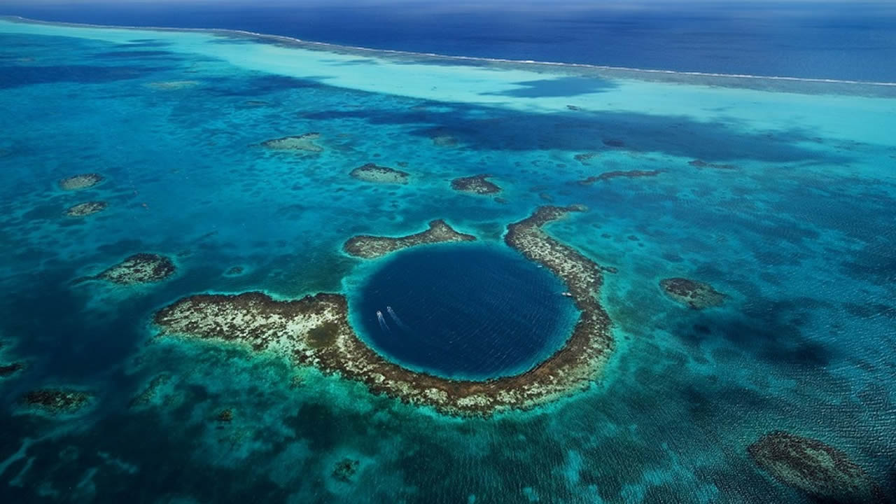 Explorarán misterioso agujero azul de 130 metros de profundidad en Florida