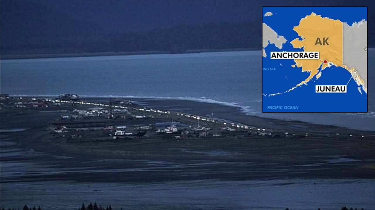 Terremoto de magnitud 7.8 golpea Alaska y obliga a una comunidad a evacuar