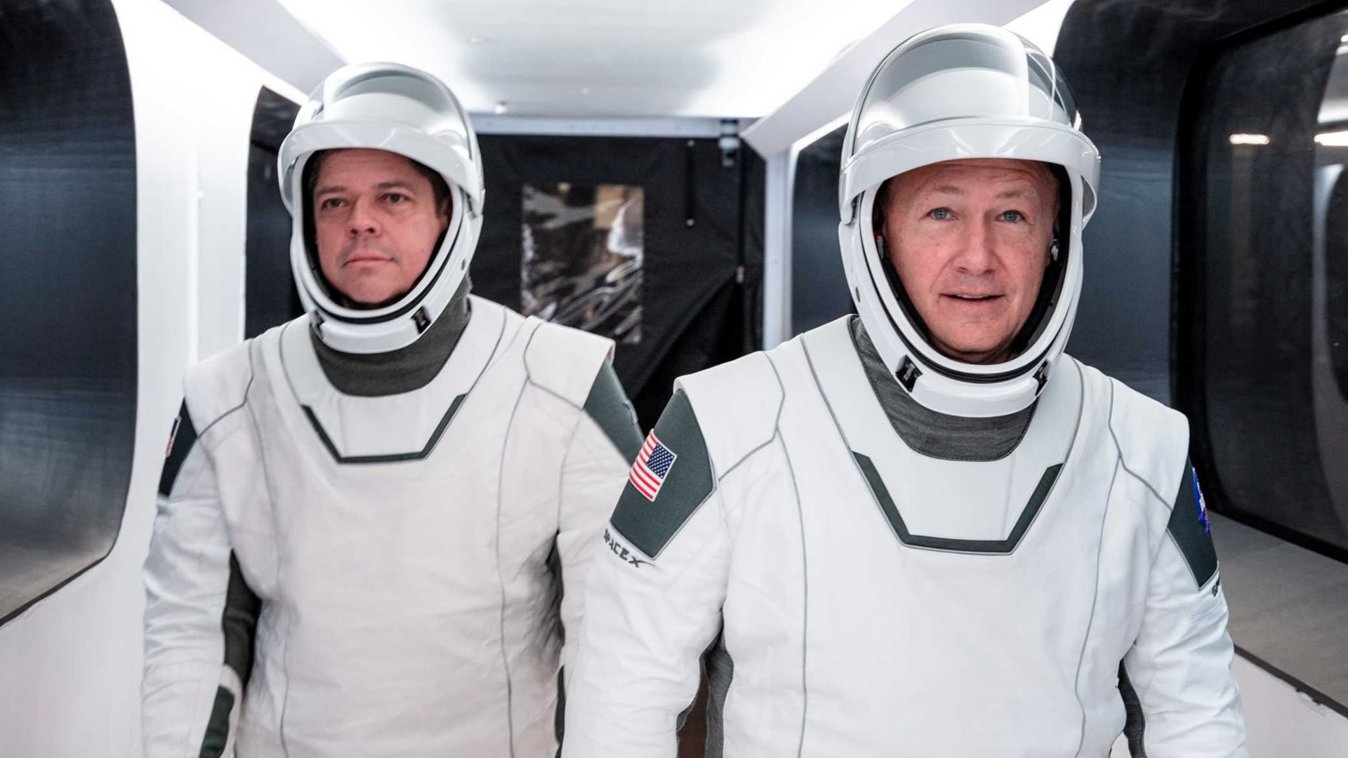 ENVIVO: Nave espacial Crew Dragon retorna a Tierra con astronautas a bordo