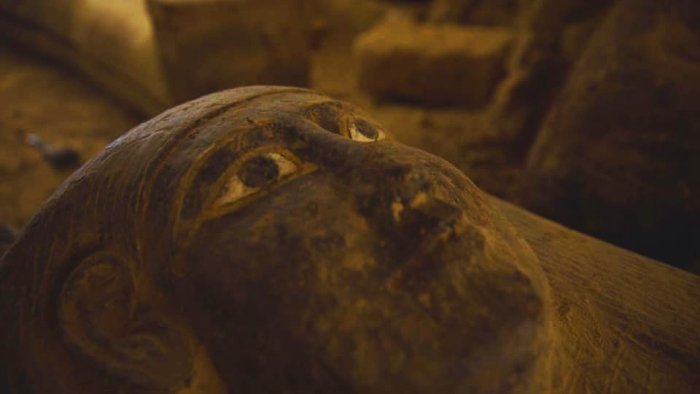 Descubren 13 ataúdes totalmente sellados e intactos de 2.500 años en Egipto