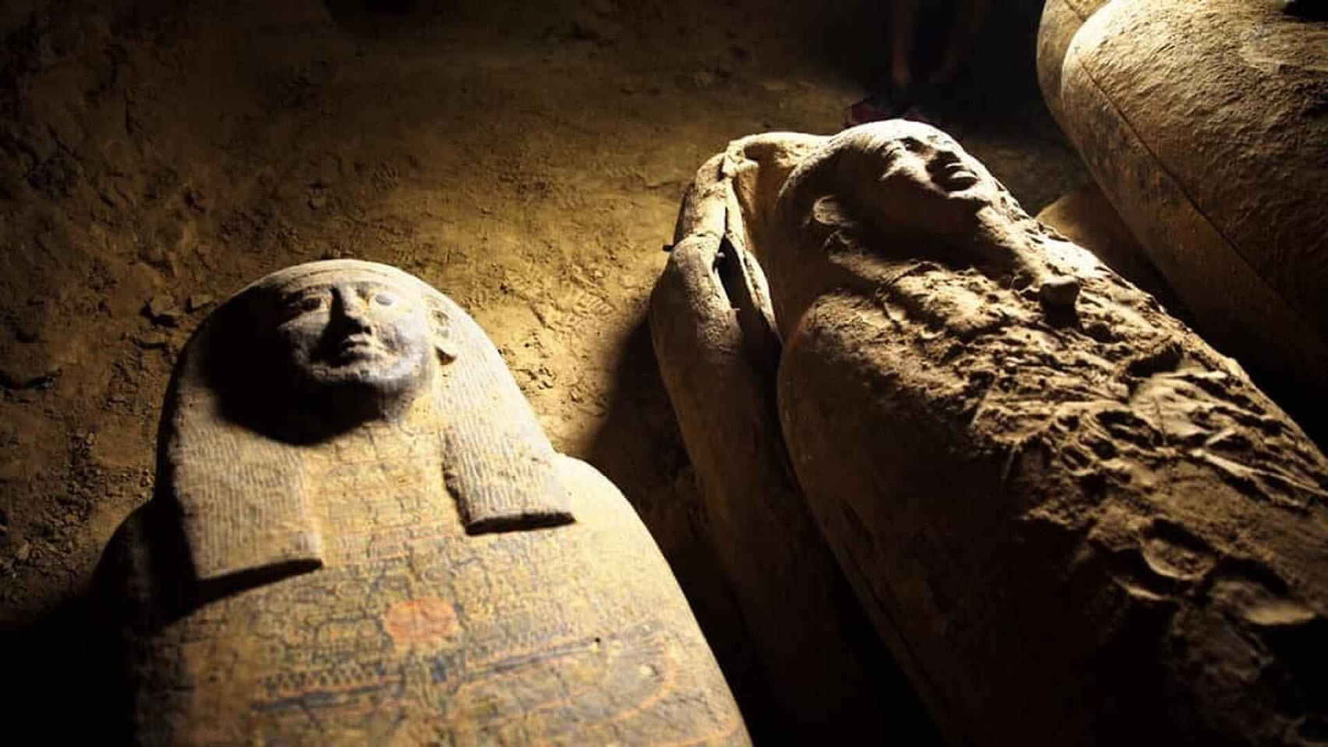 Descubren 13 ataúdes totalmente sellados e intactos de 2.500 años en Egipto
