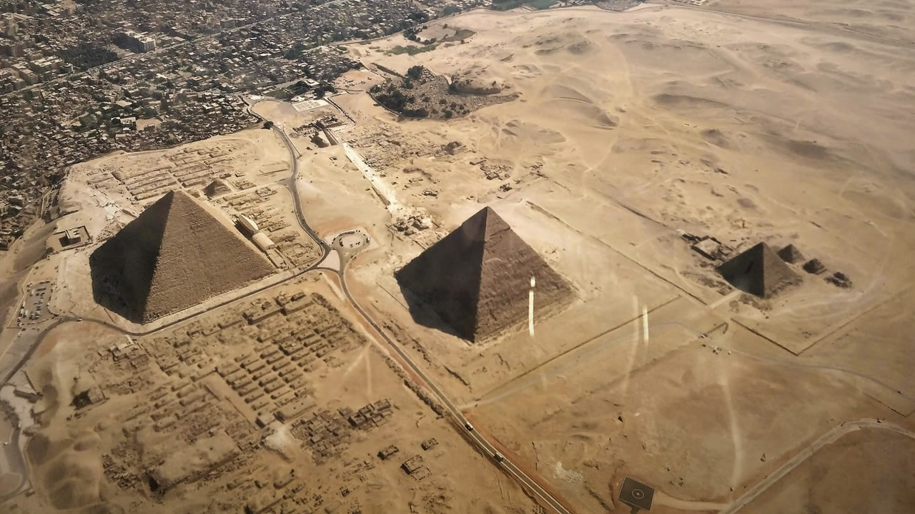 Misteriosas estructuras gigantescas descubiertas cerca de las Pirámides de Egipto
