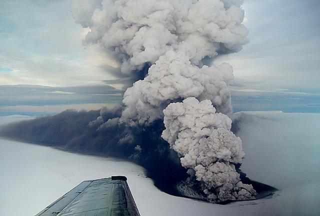 Activación de volcanes en Islandia y Rusia preocupa a los científicos: «Esto es una anomalía»