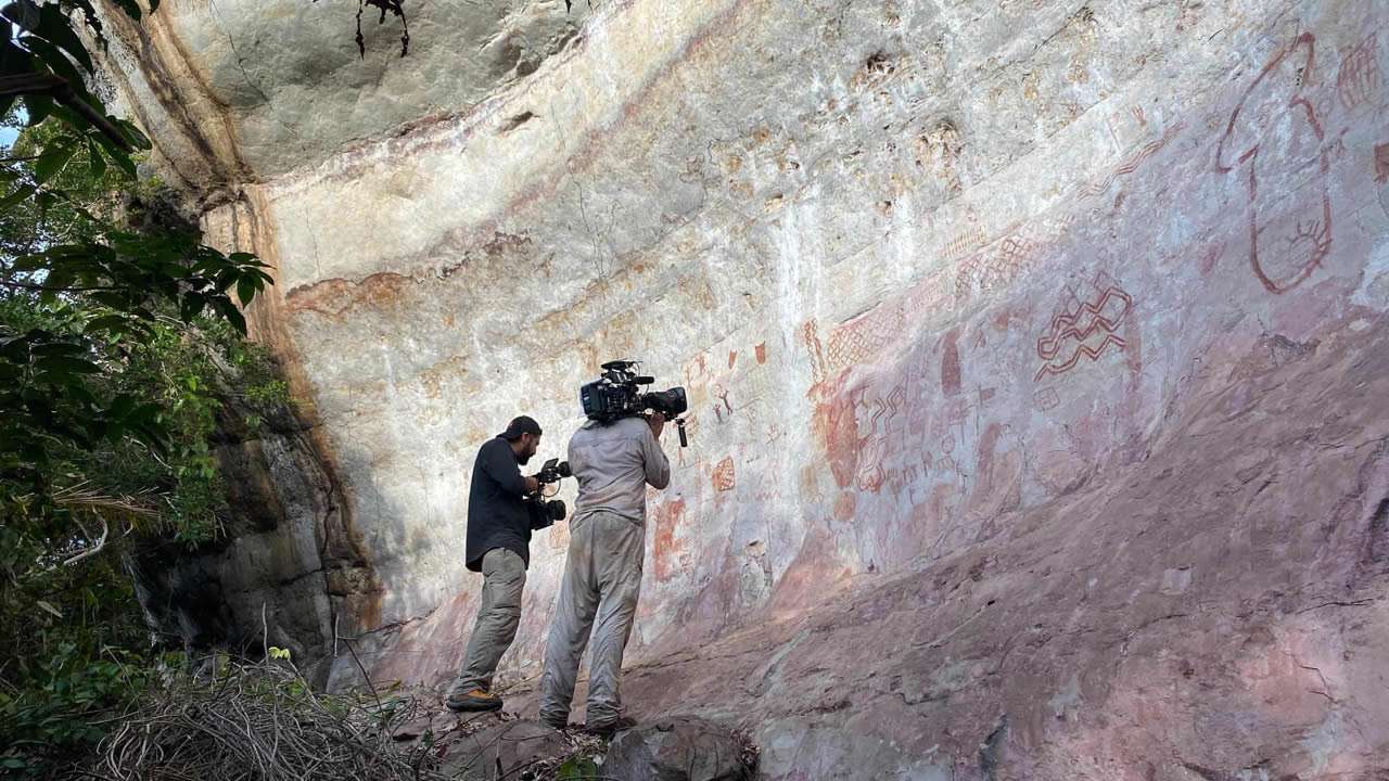 Descubren un «muro» de 12 km con pinturas de hace 12.500 años en la selva Amazónica