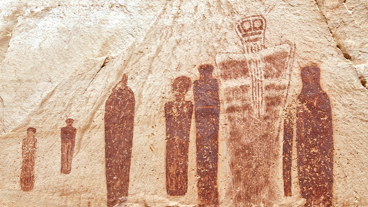 Enigmáticos petroglifos de 8.000 años revelan seres desconocidos en Sego Canyon, Utah