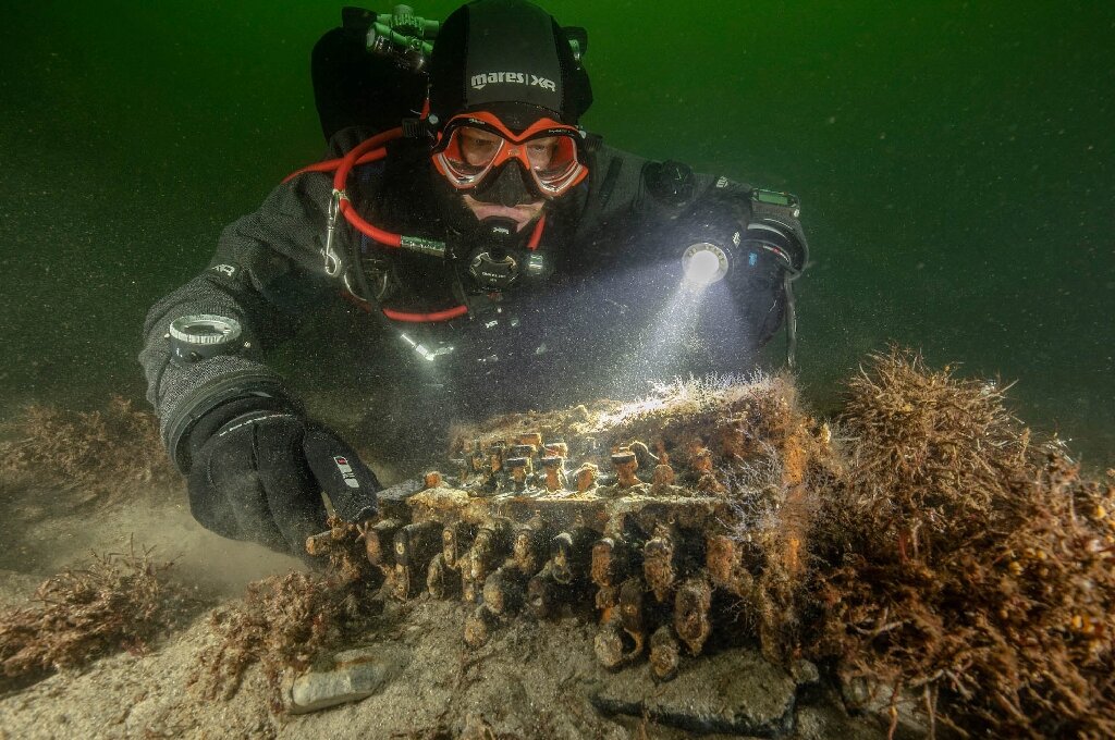 Buzos descubren máquina «Código Enigma» Nazi en el fondo del Mar Báltico