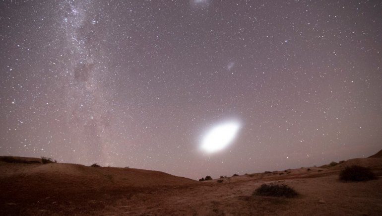 Astrofotógrafo captura misterioso «No Identificado» en el Valle de la Luna Rojo (Argentina)