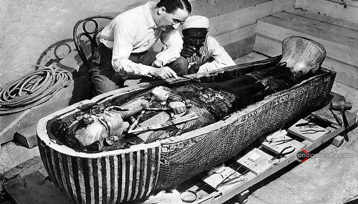 El anillo alienígena hallado en la tumba de Tutankamón