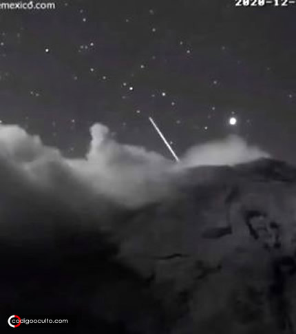 Cámara en vivo captura dos «objetos luminosos» entrando al volcán Popocatépetl, México