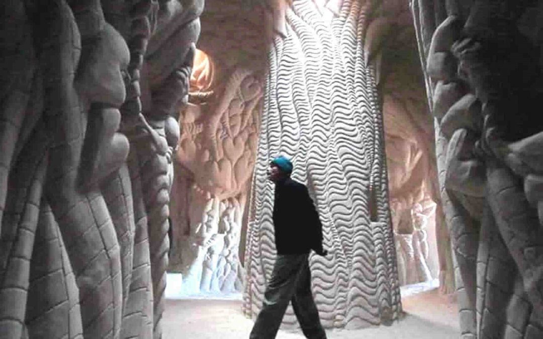 Hombre pasó 25 años en una cueva, y creó una “maravilla” dentro (VÍDEO)