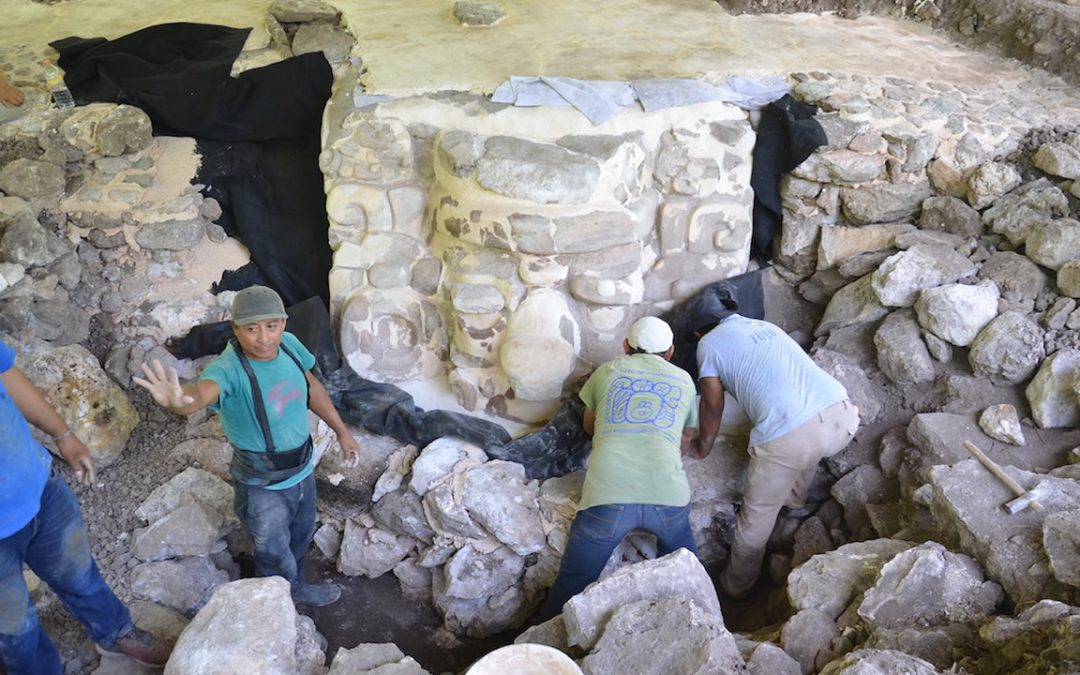 Máscara maya gigante encontrada en Yucatán, México