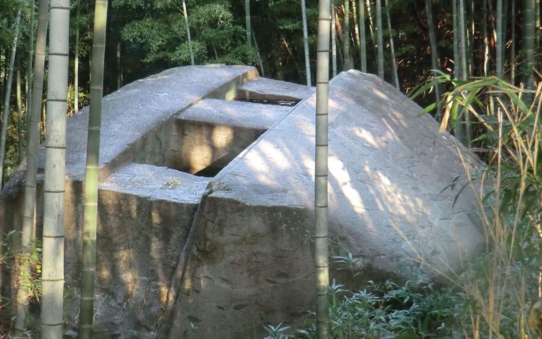 El monolito de 800 toneladas en Japón y su relación con visitantes de otro mundo