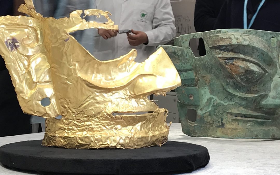 Hallan impresionante máscara de oro de 3.000 años en China