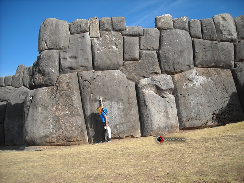 Muro en Sacsayhuaman con rocas perfectamente colocadas