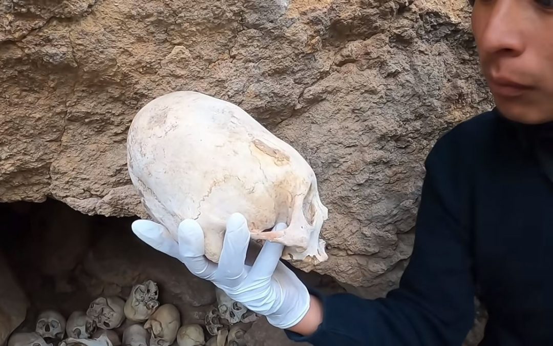 Descubren decenas de cráneos alargados en zona remota de Huancavelica en Perú (VÍDEO)