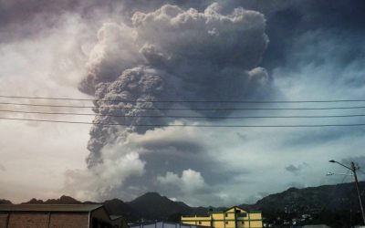 Volcán La Soufrière erupciona y deja a isla San Vicente como una «zona de batalla»