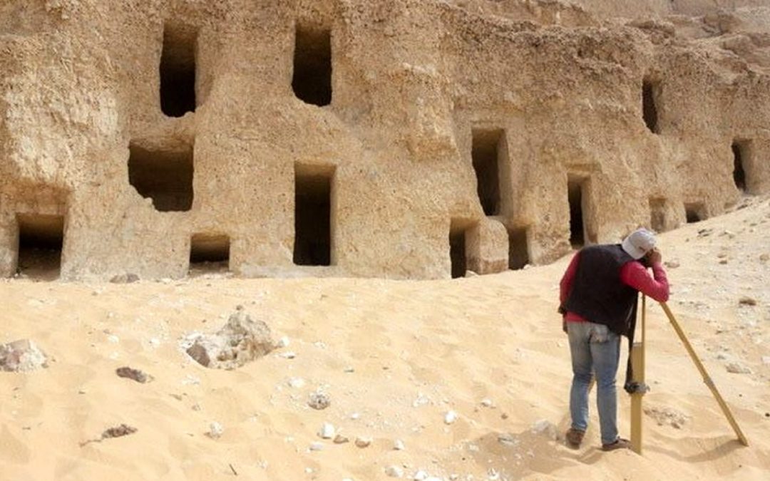 Hallan 250 tumbas de hace 4.200 años en Egipto con restos humanos y jeroglíficos