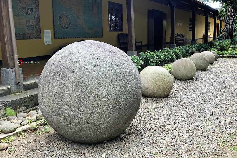 Vista de varias esferas de piedra en Costa Rica