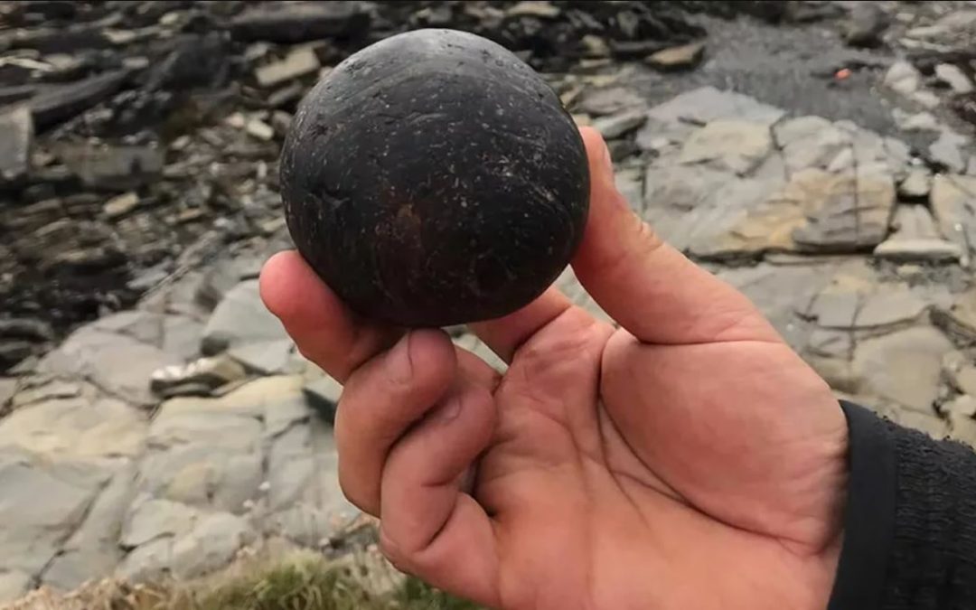 Esferas “perfectas” de piedra son halladas en tumba de 5.500 años en Escocia