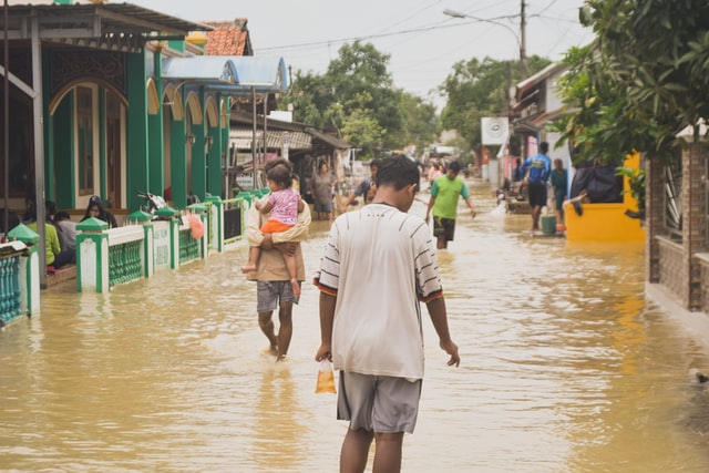 ¿Cuáles son las principales causas y efectos de las inundaciones en todo el mundo?