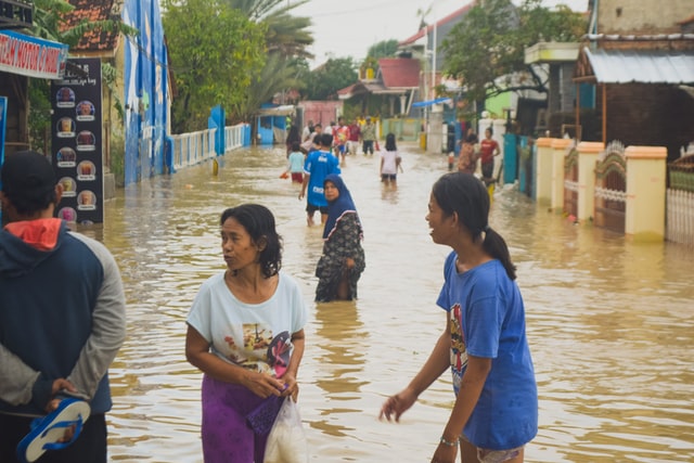 ¿Cuáles son las principales causas y efectos de las inundaciones en todo el mundo?