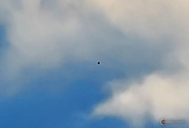 OVNI Cubo fue avistado cerca del Área 51