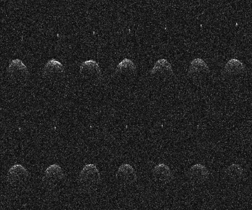 Catorce imágenes secuenciales obtenidas por el radar de Arecibo del asteroide cercano a la Tierra (65803) Didymos y su luna, tomadas el 23, 24 y 26 de noviembre de 2003